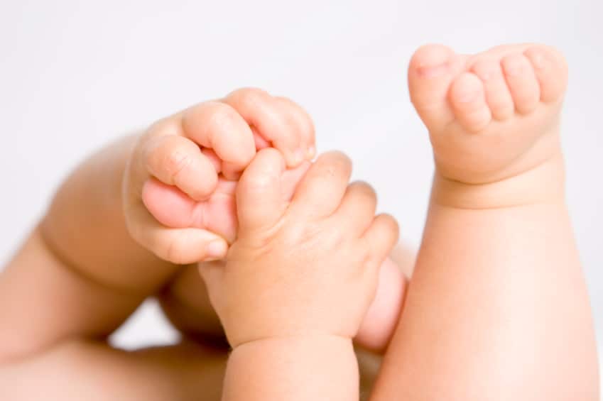 มือและเท้าของเด็กแรกเกิด