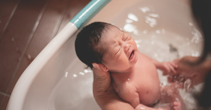 การอาบน้ำให้ทารก
